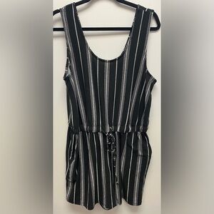 4 for $25 🖤 Derek Heart Striped Tie Waist Romper Size 1X 🖤